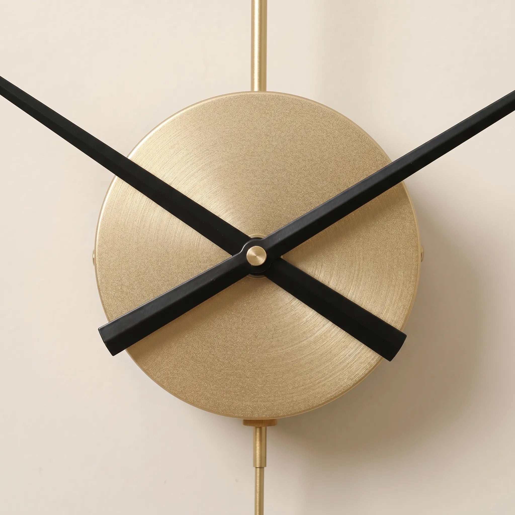 Aurelis™ -  Minimalist Floating Wall Clock -  Keeping Accurate Time