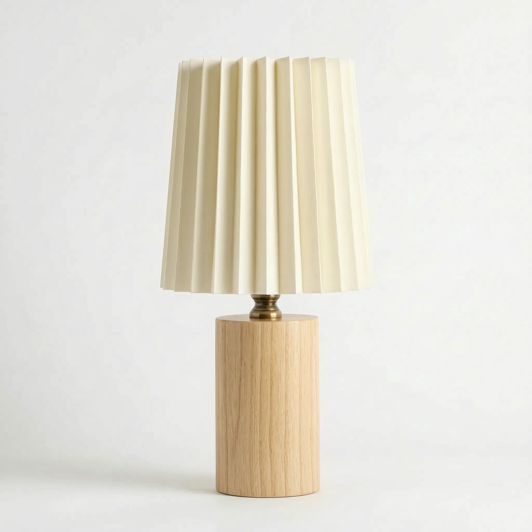 Auroris™ -  Vintage Style Pleated Table Lamp -  Reading In Bed