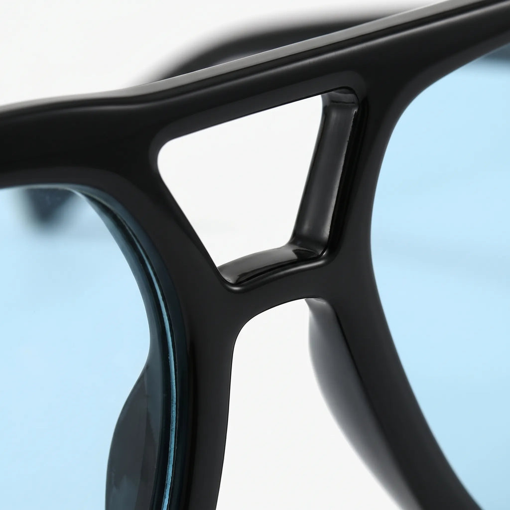 Avenic™ -  Oversized Aviator Sunglasses -  Driving In Sunlight