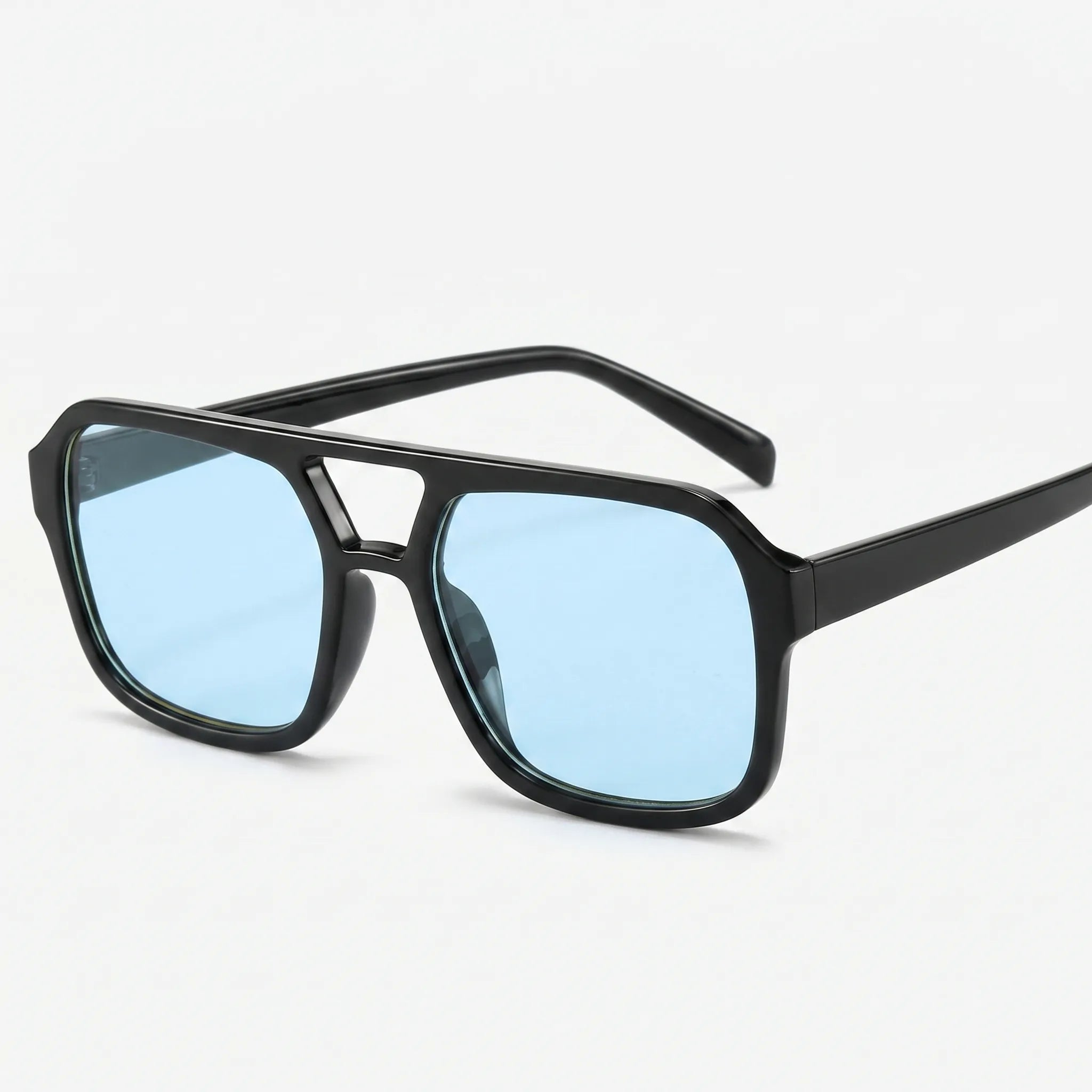 Avenic™ -  Oversized Aviator Sunglasses -  Driving In Sunlight