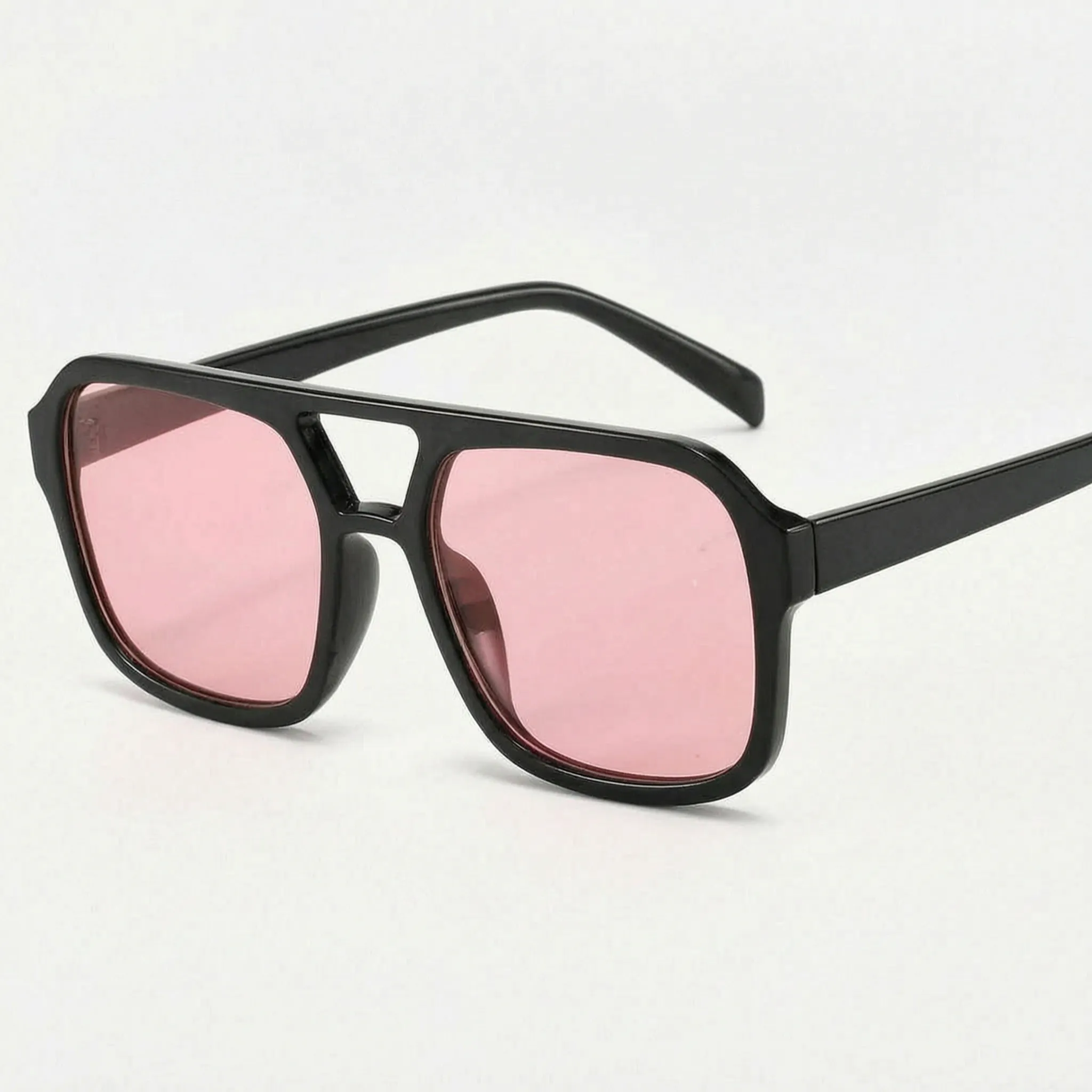 Avenic™ -  Oversized Aviator Sunglasses -  Driving In Sunlight