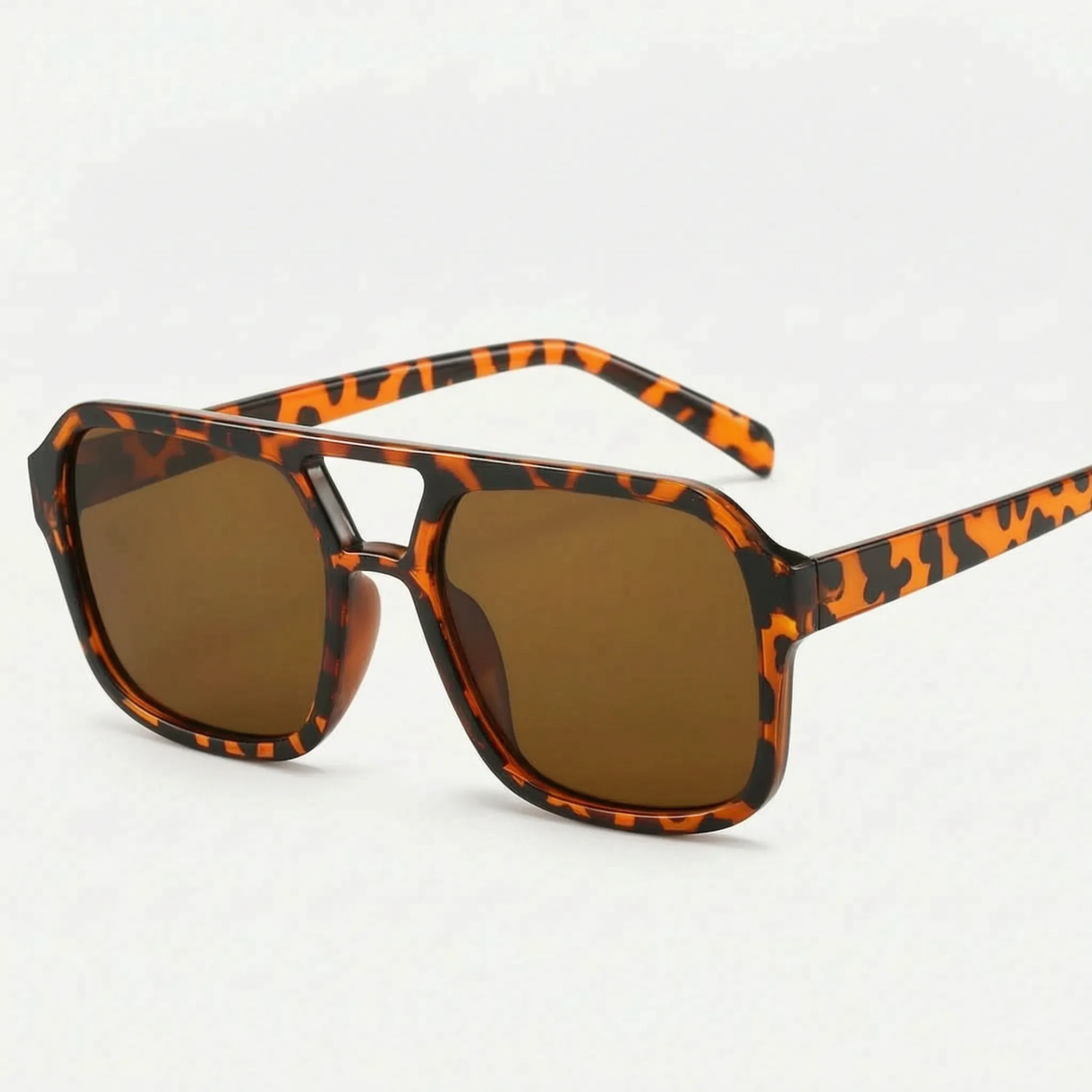 Avenic™ -  Oversized Aviator Sunglasses -  Driving In Sunlight