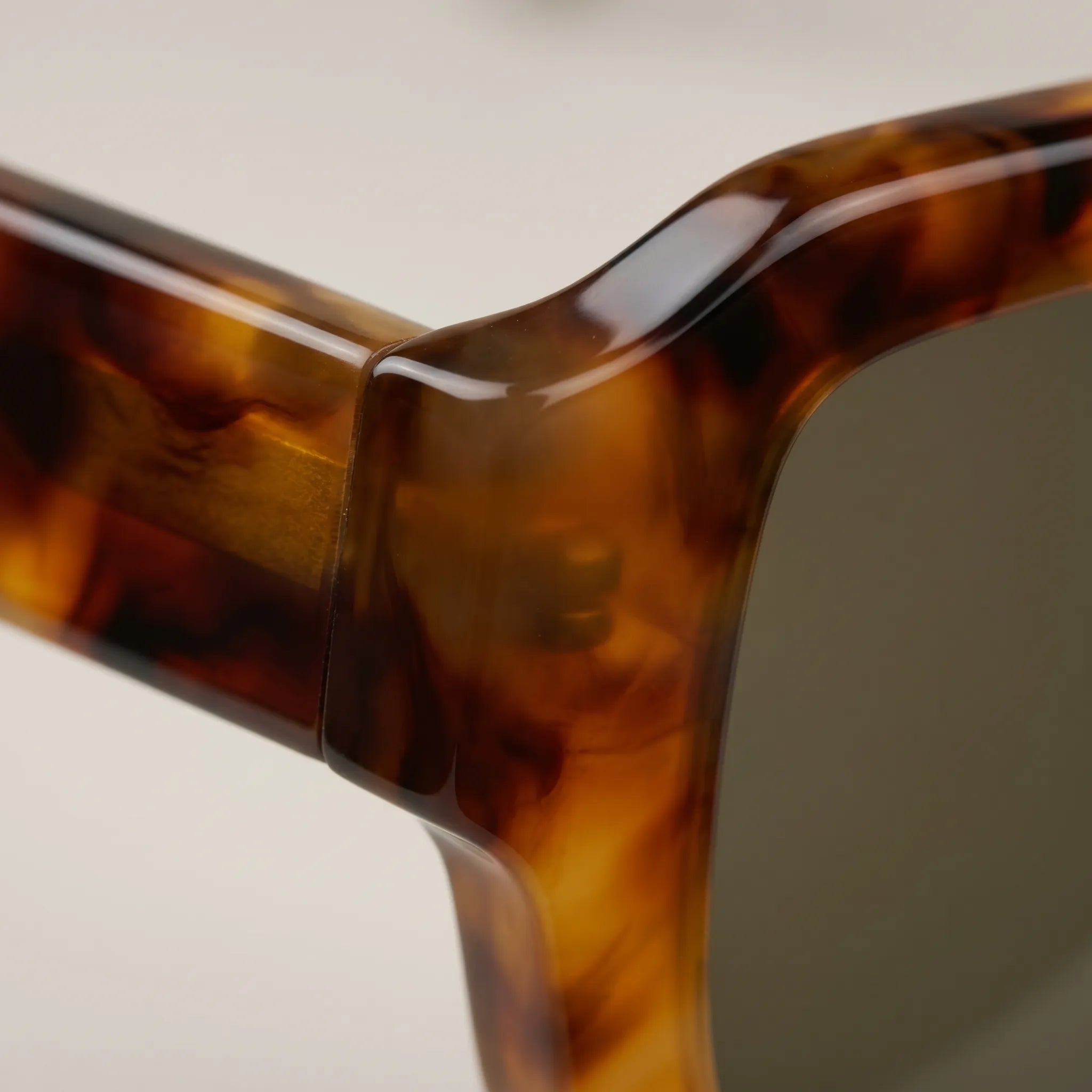 Caddon™ -  Classic Square Frame Sunglasses -  Filtering Bright Light