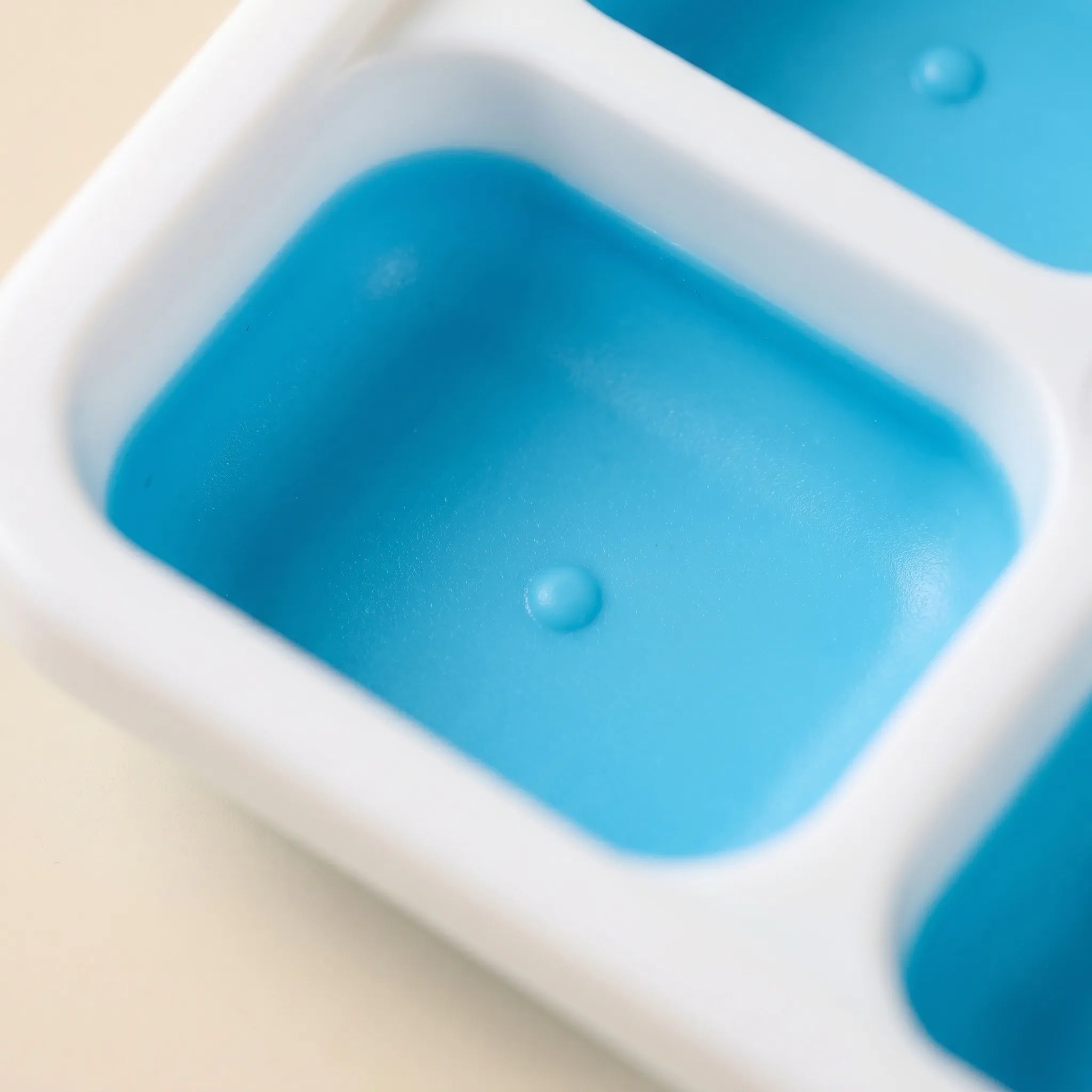 Cubiqo™ -  Flexible Ice Cube Tray -  Chilling Summer Drinks