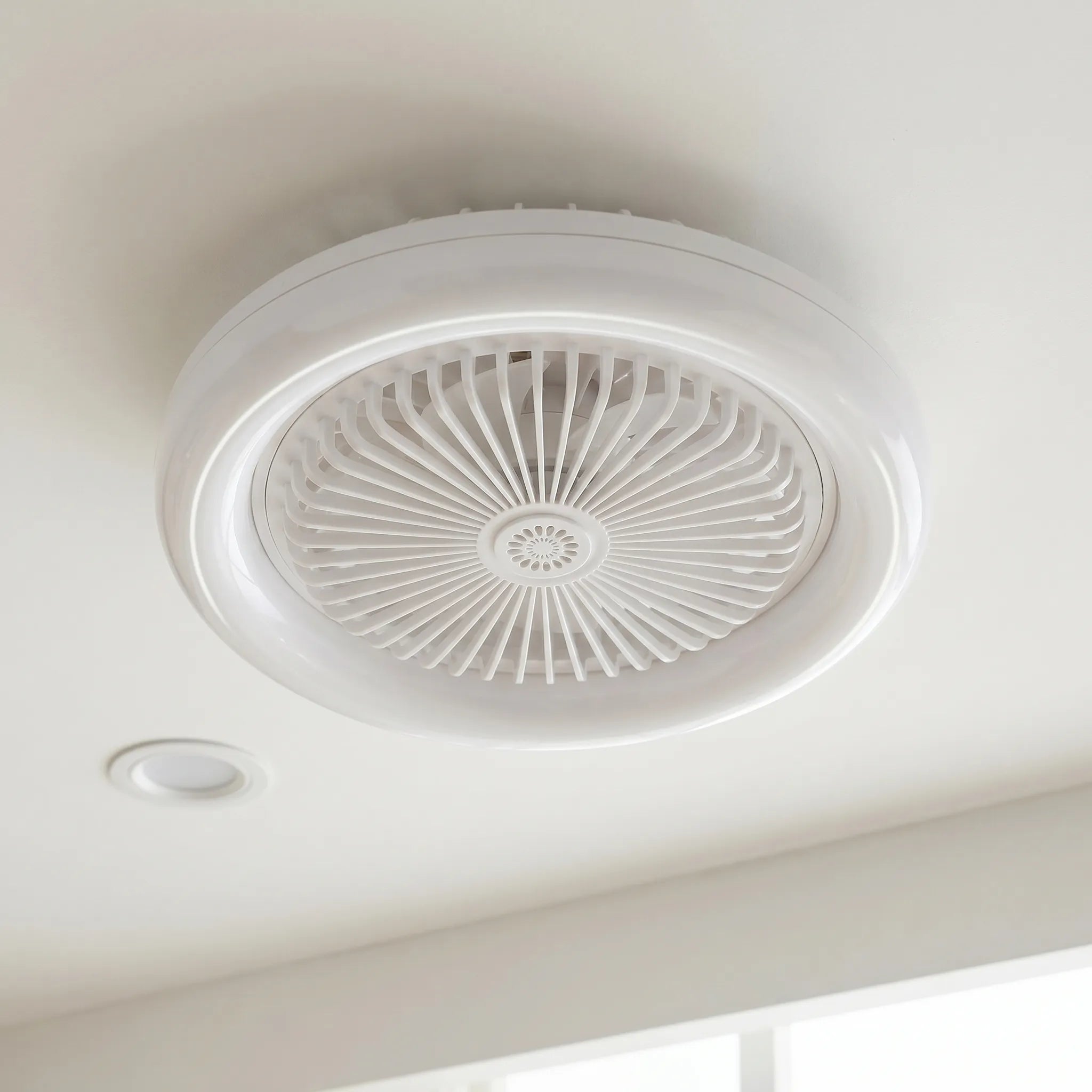 Lumivibe™ -  Socket Mounted Ceiling Fan -  Cooling Small Rooms