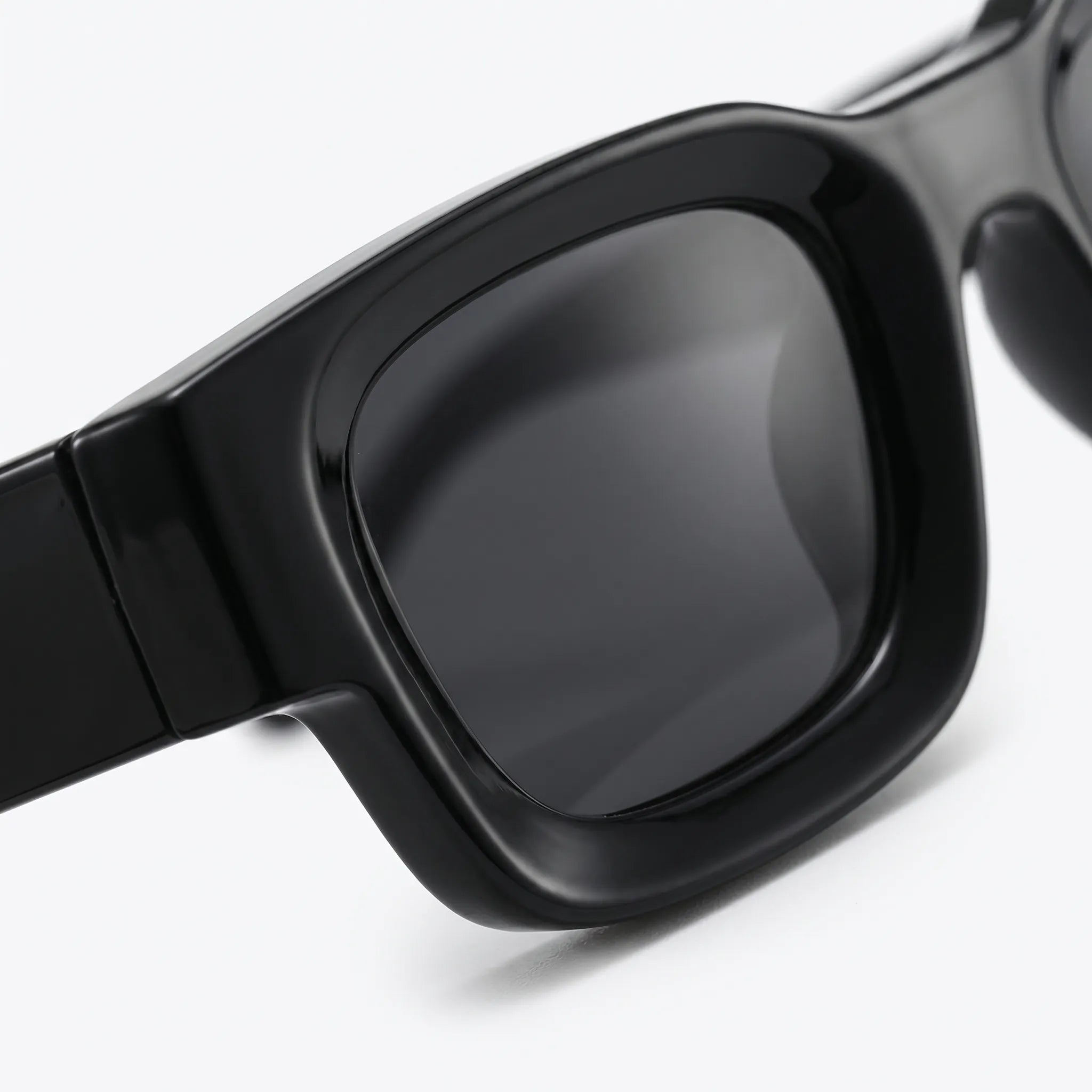 Obsidyr™ -  Thick Framed Sunglasses -  Everyday Sunwear