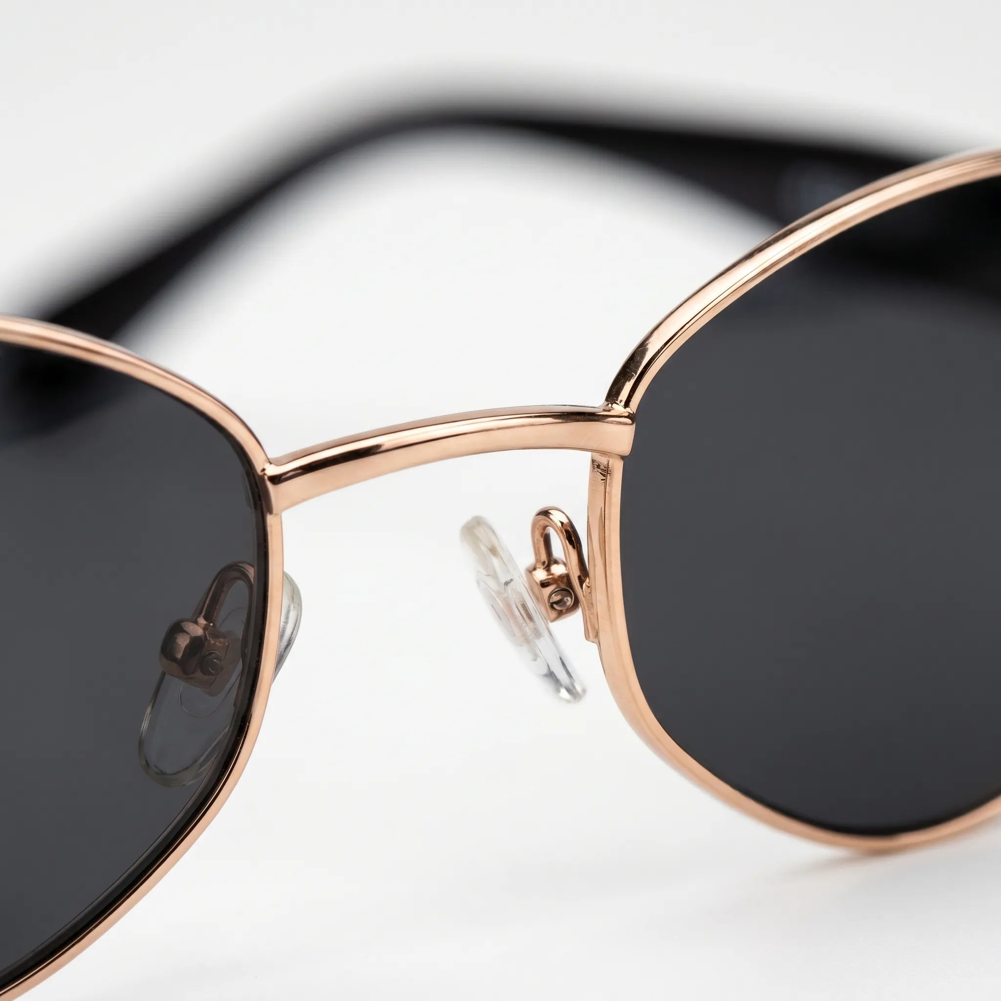 Ovallia™ -  Vintage Style Oval Sunglasses -  Filtering Bright Sunlight