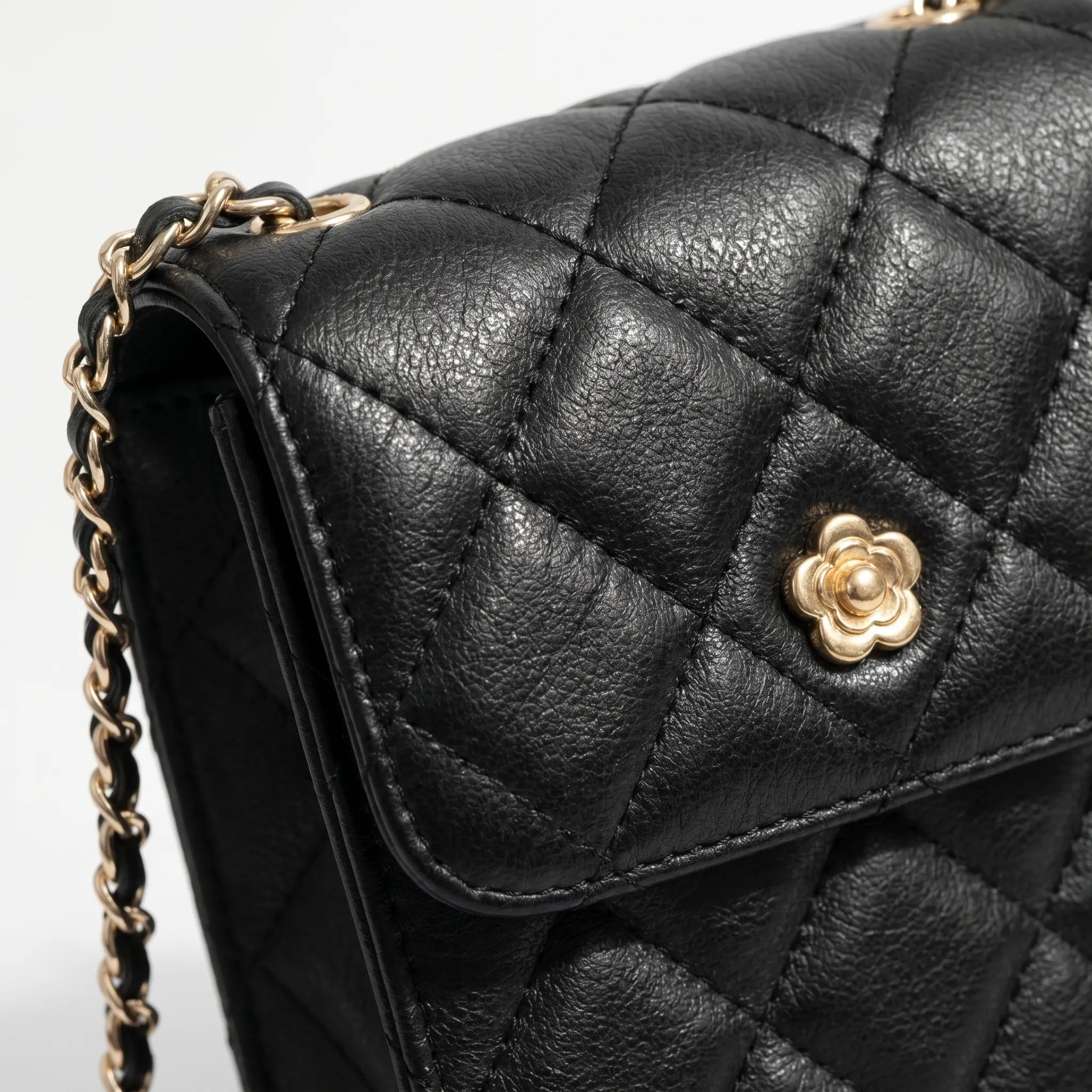 Quiltis™ -  Quilted Mini Crossbody Bag -  Carrying Daily Essentials