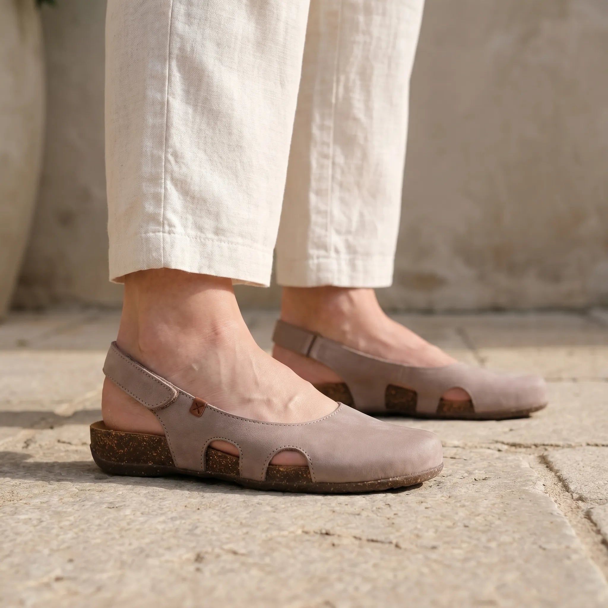 Solavia™ -  Closed Toe Sandals -  Weekend City Walks