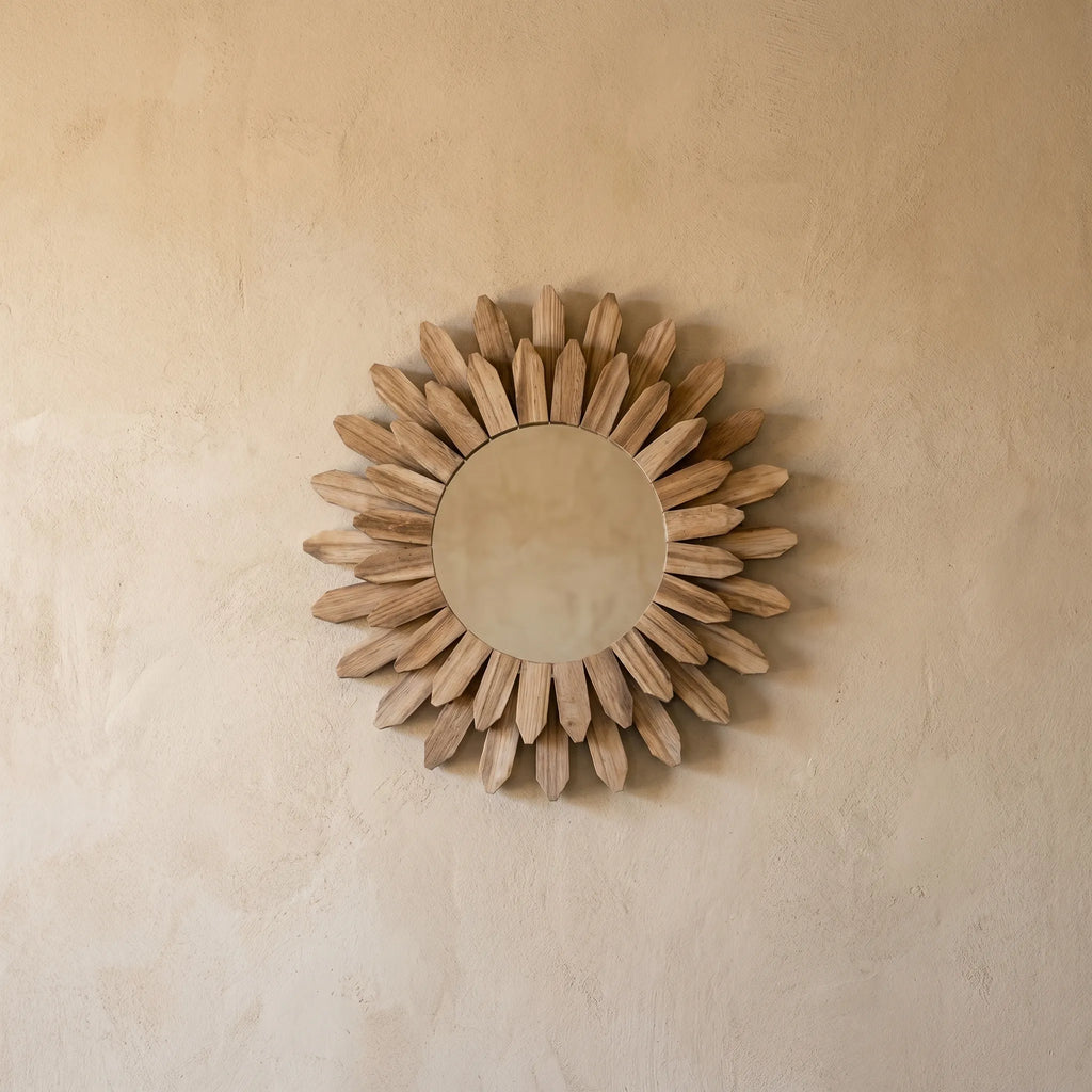 Solivio™ -  Sunburst Style Wall Mirror -  Reflecting Ambient Light