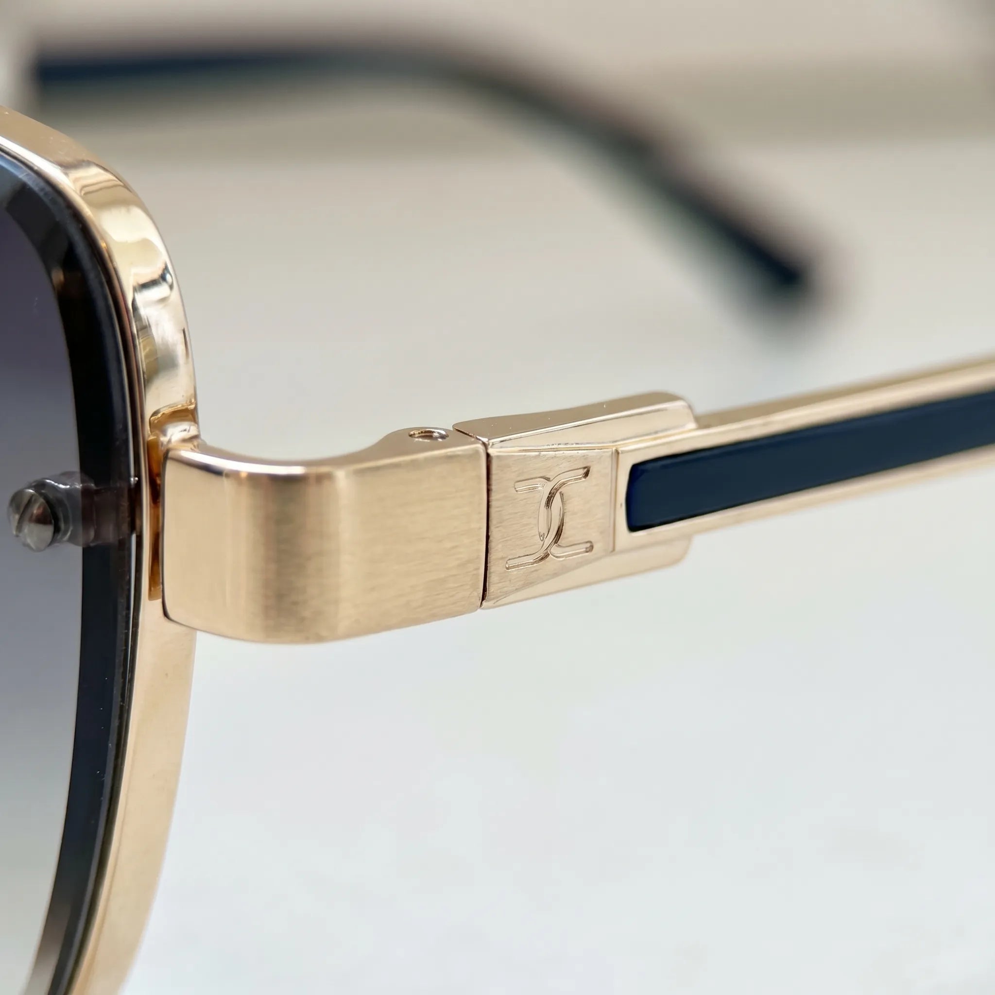 Solstix™ -  Retro Aviator Sunglasses -  Casual Outdoor Strolls