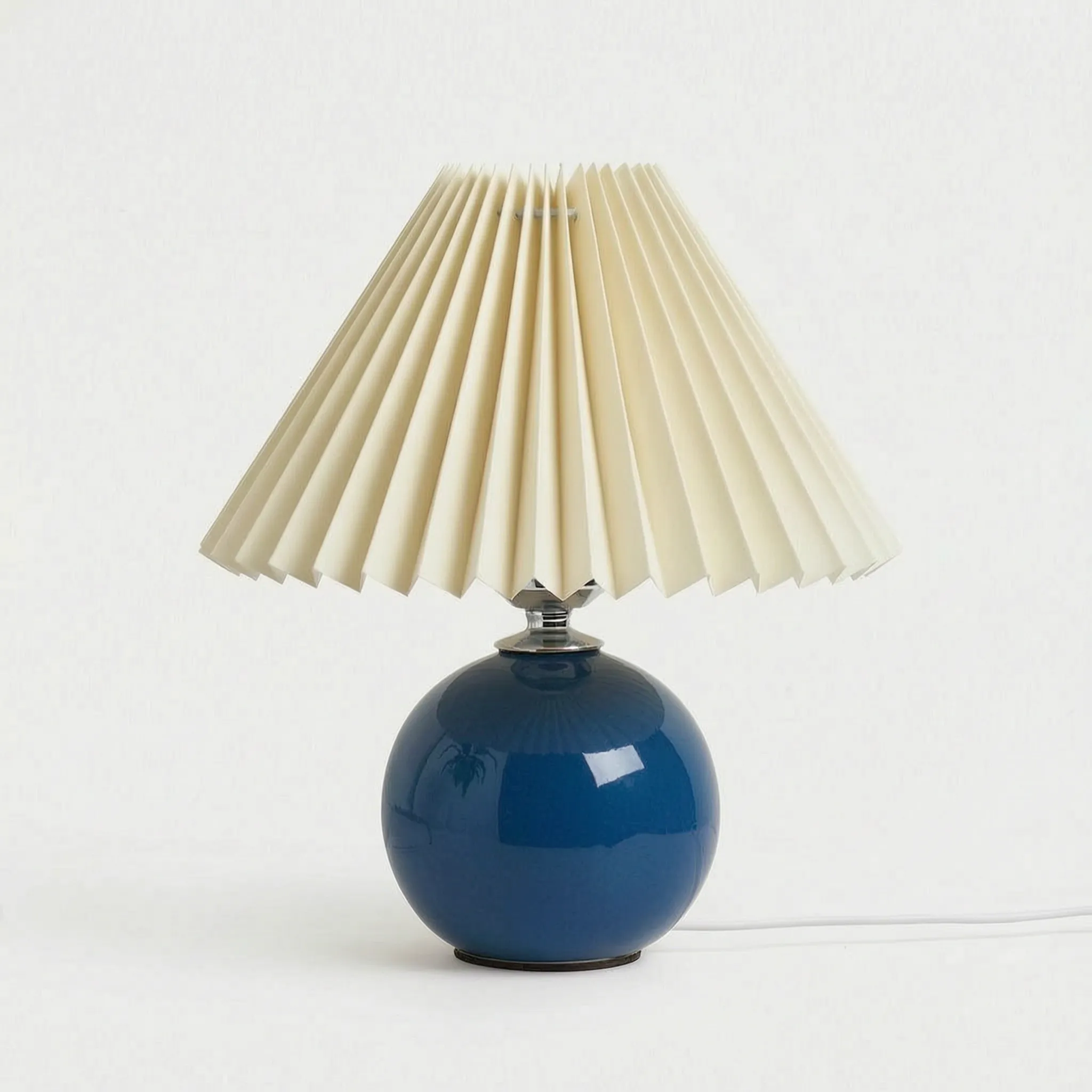 Spheris™ -  Vintage Style Spherical Table Lamp -  Evening Reading Illumination