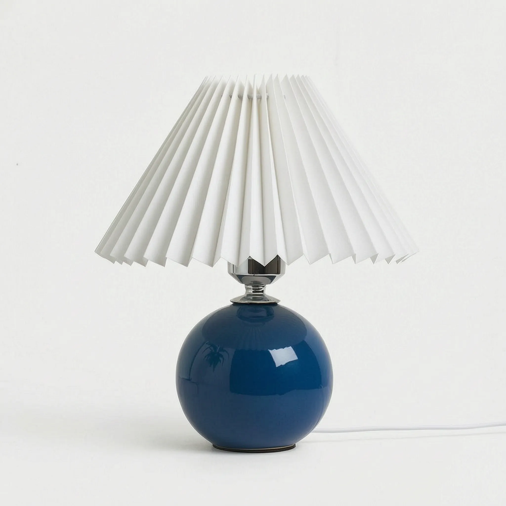 Spheris™ -  Vintage Style Spherical Table Lamp -  Evening Reading Illumination