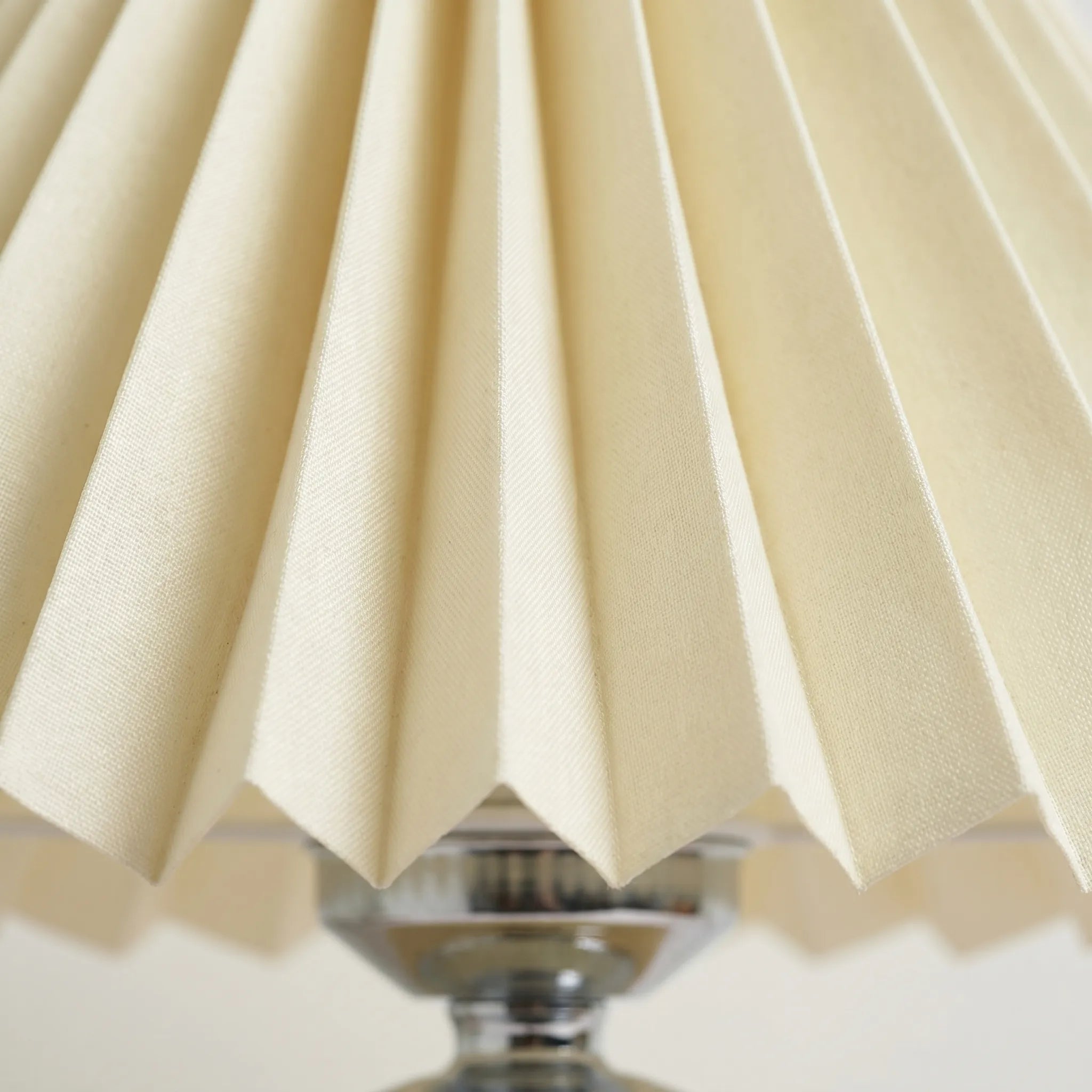 Spheris™ -  Vintage Style Spherical Table Lamp -  Evening Reading Illumination