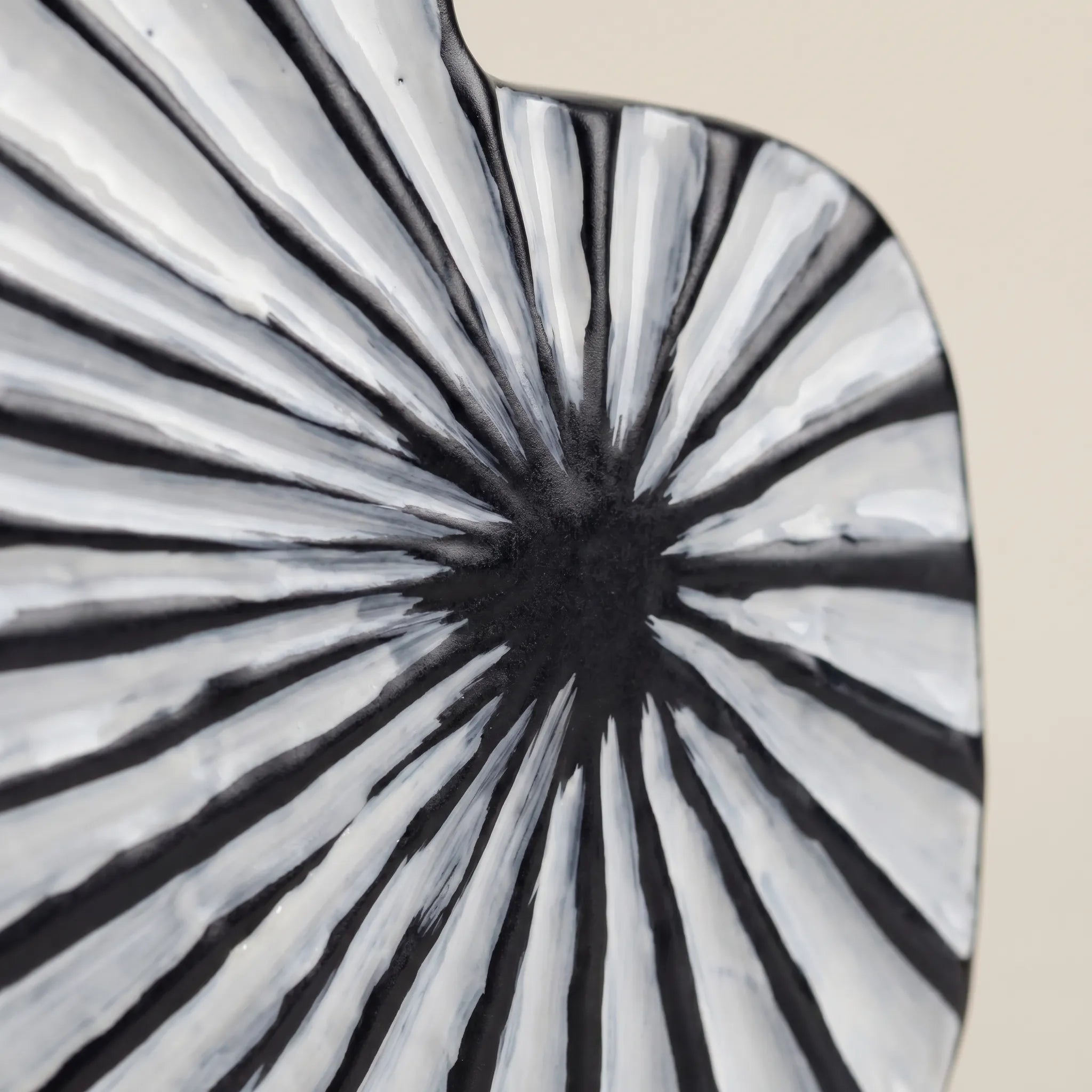Stryda™ -  Modern Flat Profile Vase -  Displaying Floral Arrangements