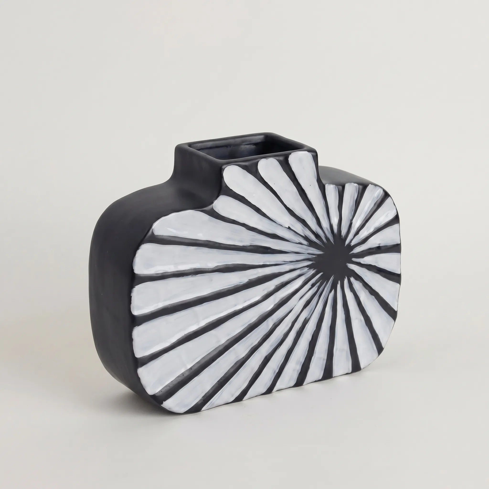 Stryda™ -  Modern Flat Profile Vase -  Displaying Floral Arrangements