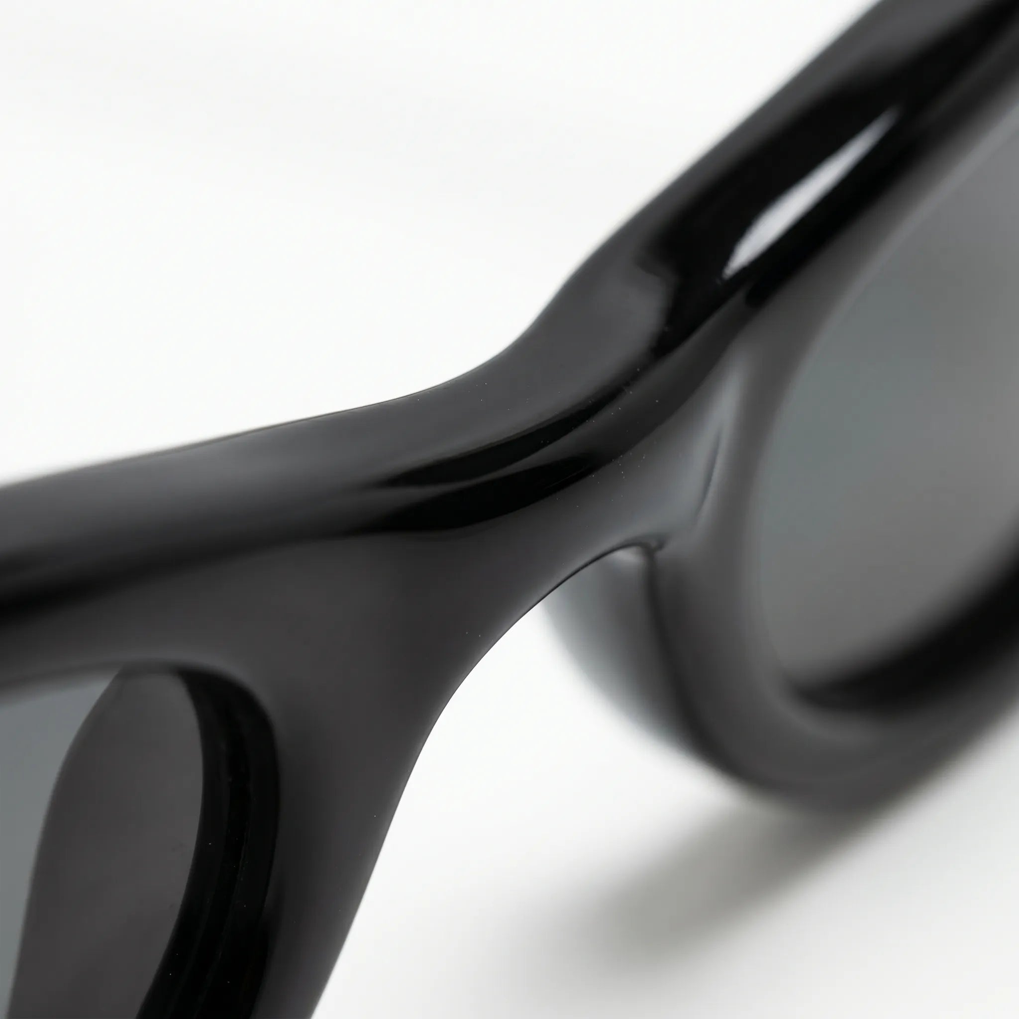 Sygna™ -  Oval Polarised Sunglasses -  Daily Commuting