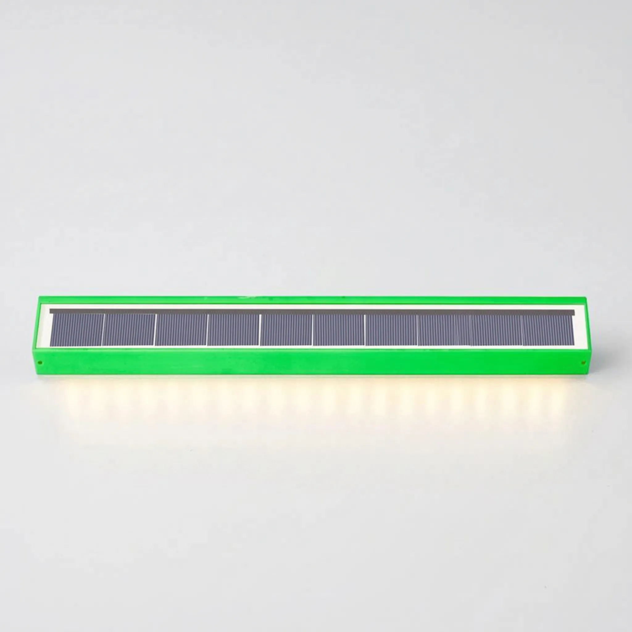Vistari™ -  Modern Solar Wall Light -  Illuminating Outdoor Paths