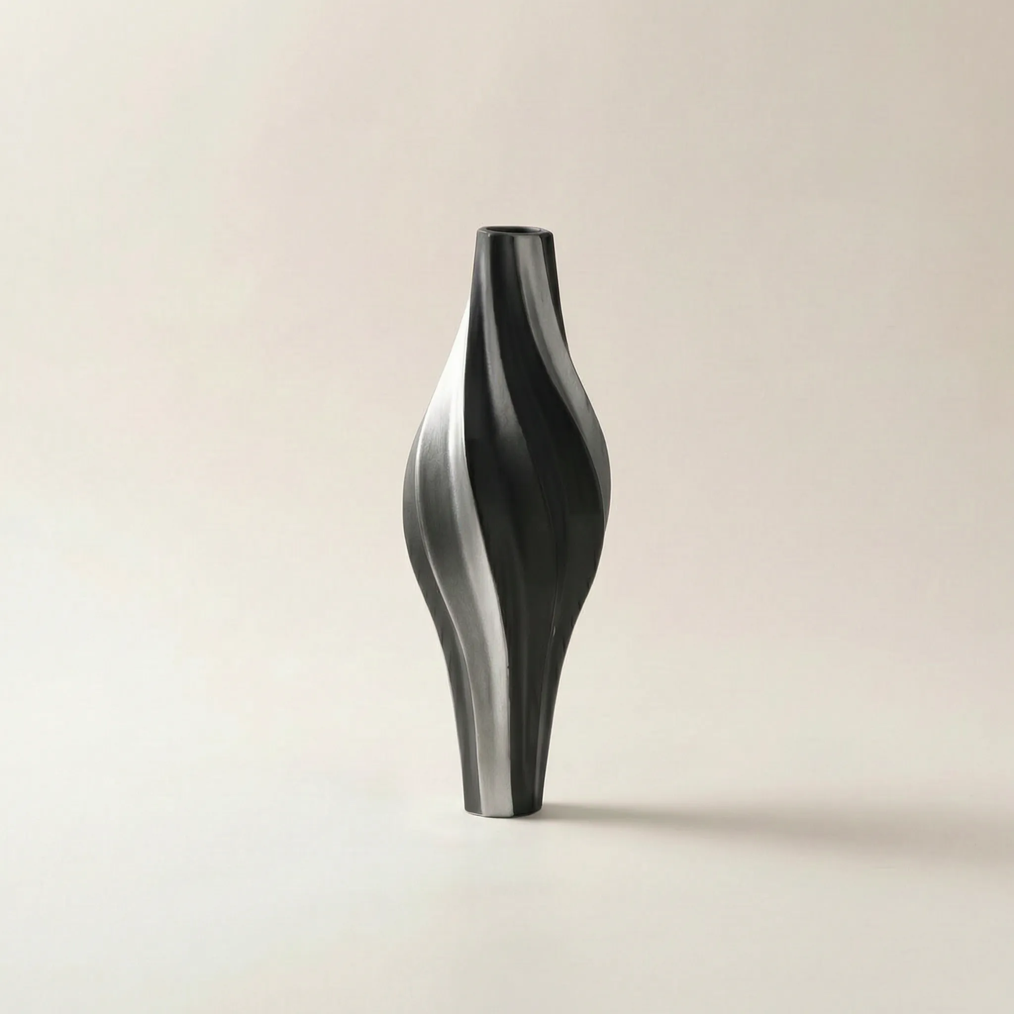 Vortice™ -  Modern Twisted Decorative Vase -  Displaying Fresh Flowers