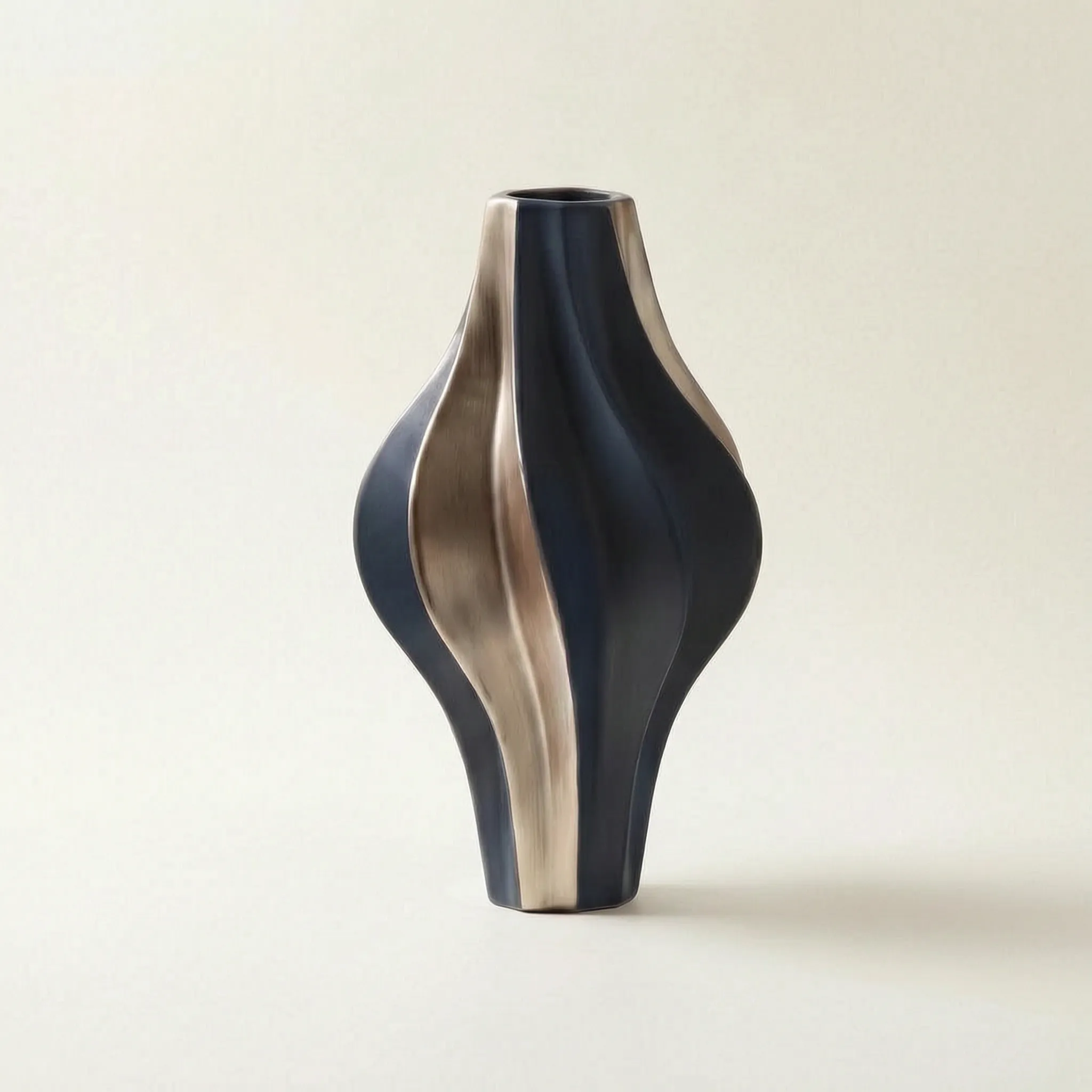Vortice™ -  Modern Twisted Decorative Vase -  Displaying Fresh Flowers