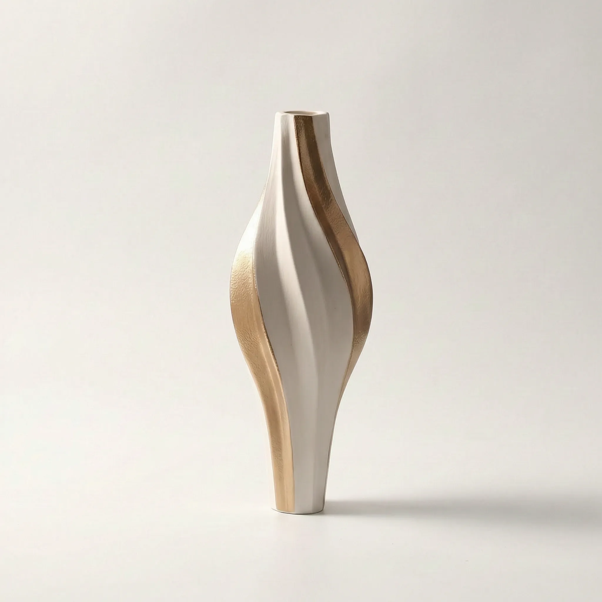 Vortice™ -  Modern Twisted Decorative Vase -  Displaying Fresh Flowers