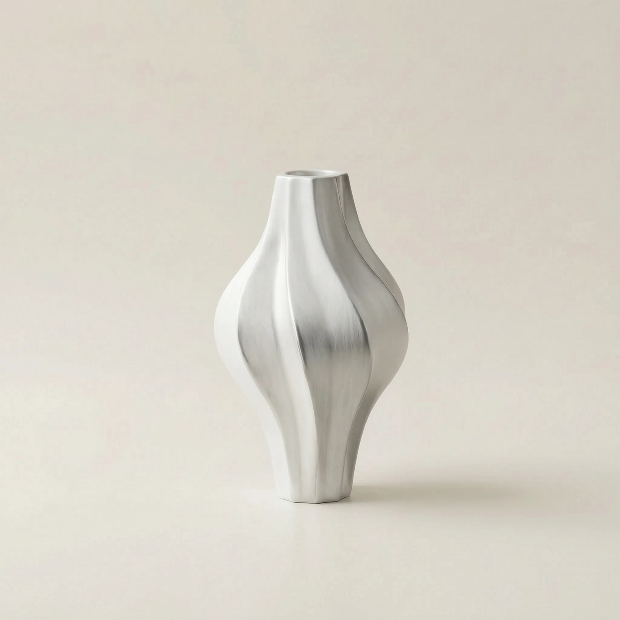 Vortice™ -  Modern Twisted Decorative Vase -  Displaying Fresh Flowers