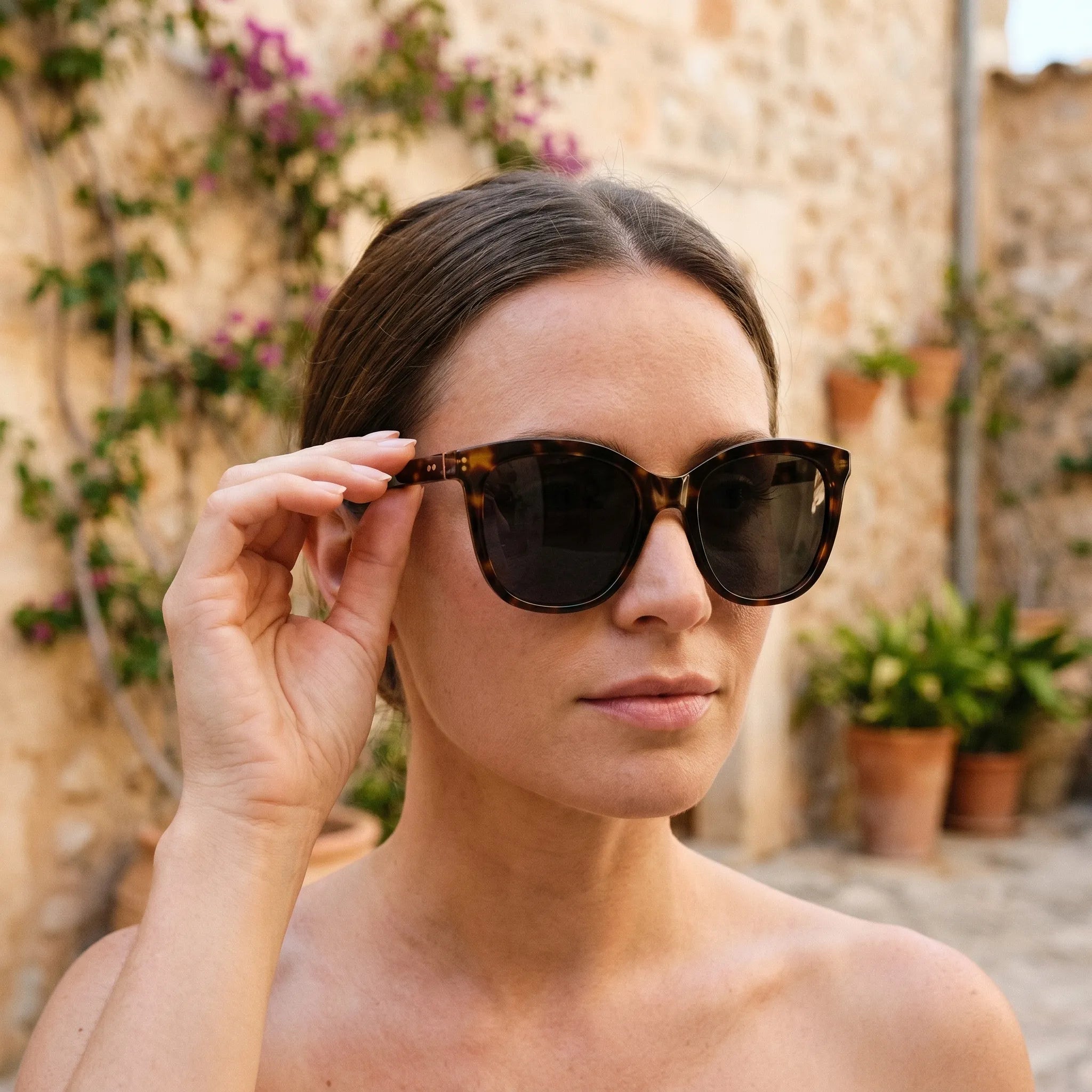 Vykera™ -  Polarised Square Sunglasses -  Reducing Sun Glare
