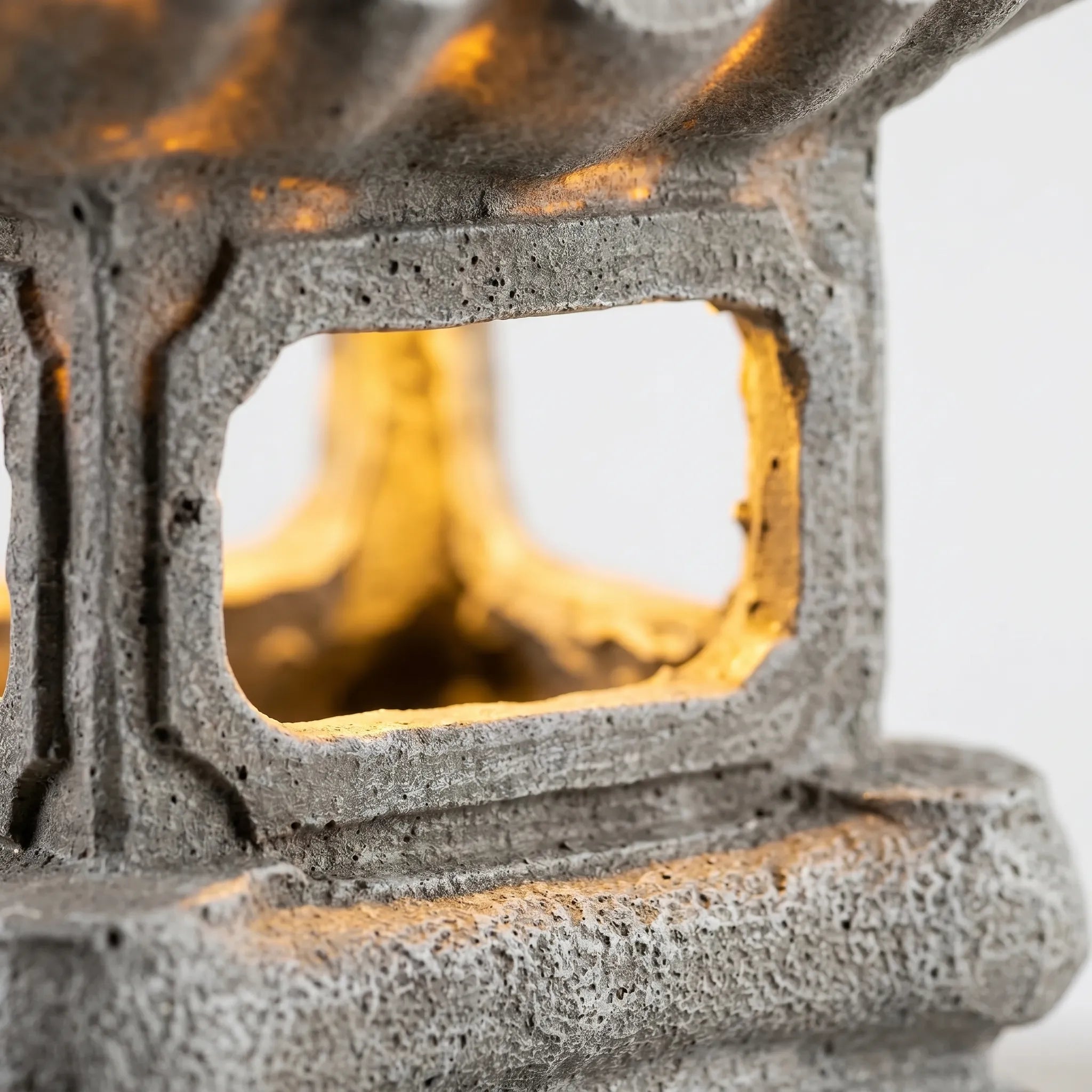Zenitrea™ -  Solar Powered Pagoda Light -  Illuminating Garden Pathways