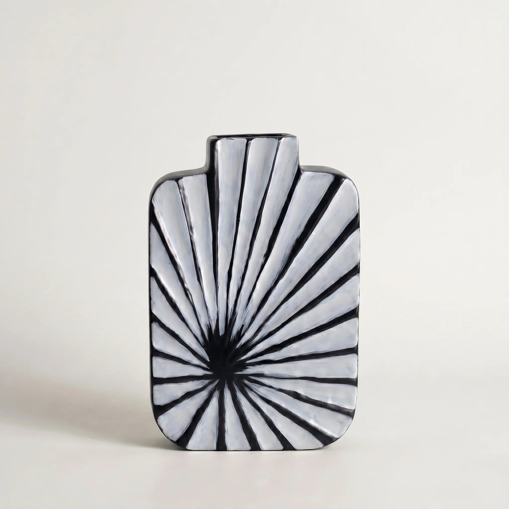 Zentic™ -  Modern Decorative Flat Vase -  Displaying Floral Arrangements