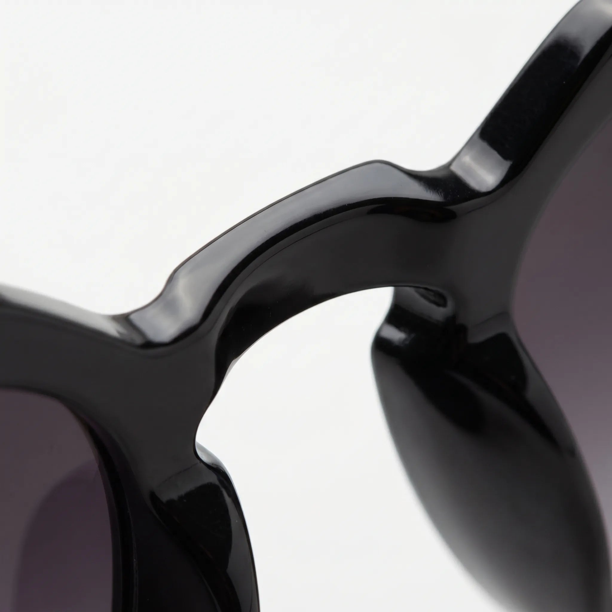 Zephyx™ -  Geometric Semi-Round Sunglasses -  Sunny City Walks